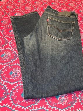 EUC Men’s 511 Levi Jeans, Blue.  Sz W 34, L 32.